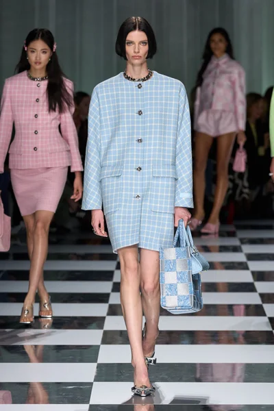 Look 24